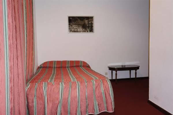 Hostal La Numantina لوغرونيو المظهر الخارجي الصورة